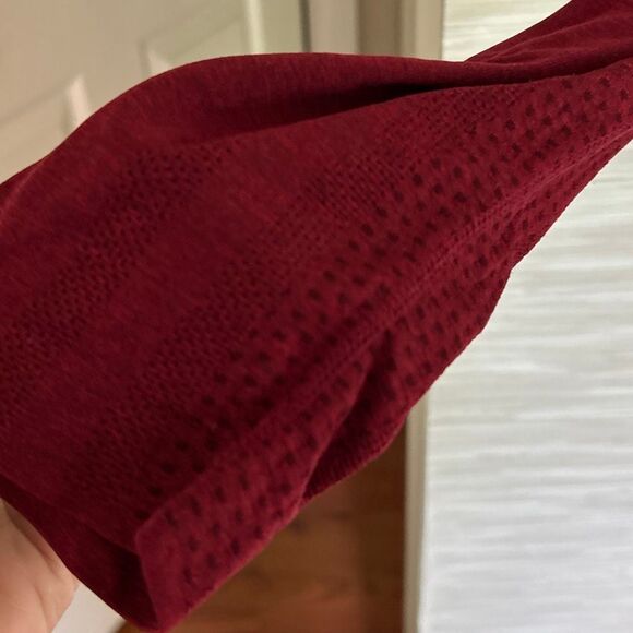 FIGS seamless tops long sleeve burgundy red with polkadot detail size L - Picture 4 of 6